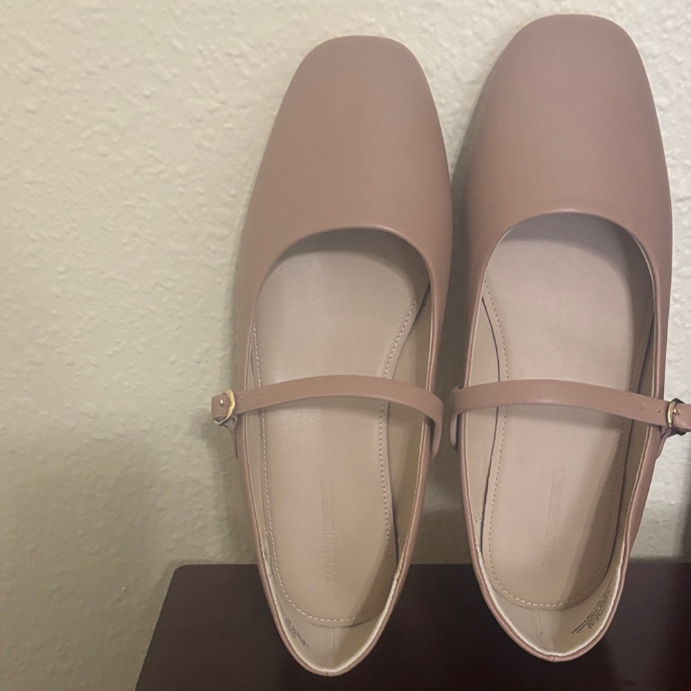 Banana Republic Beige Mary Jane Flats